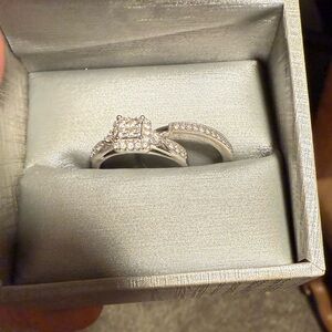 Elegant White Gold Women's Diamond Engagement/Wedding Ring Set